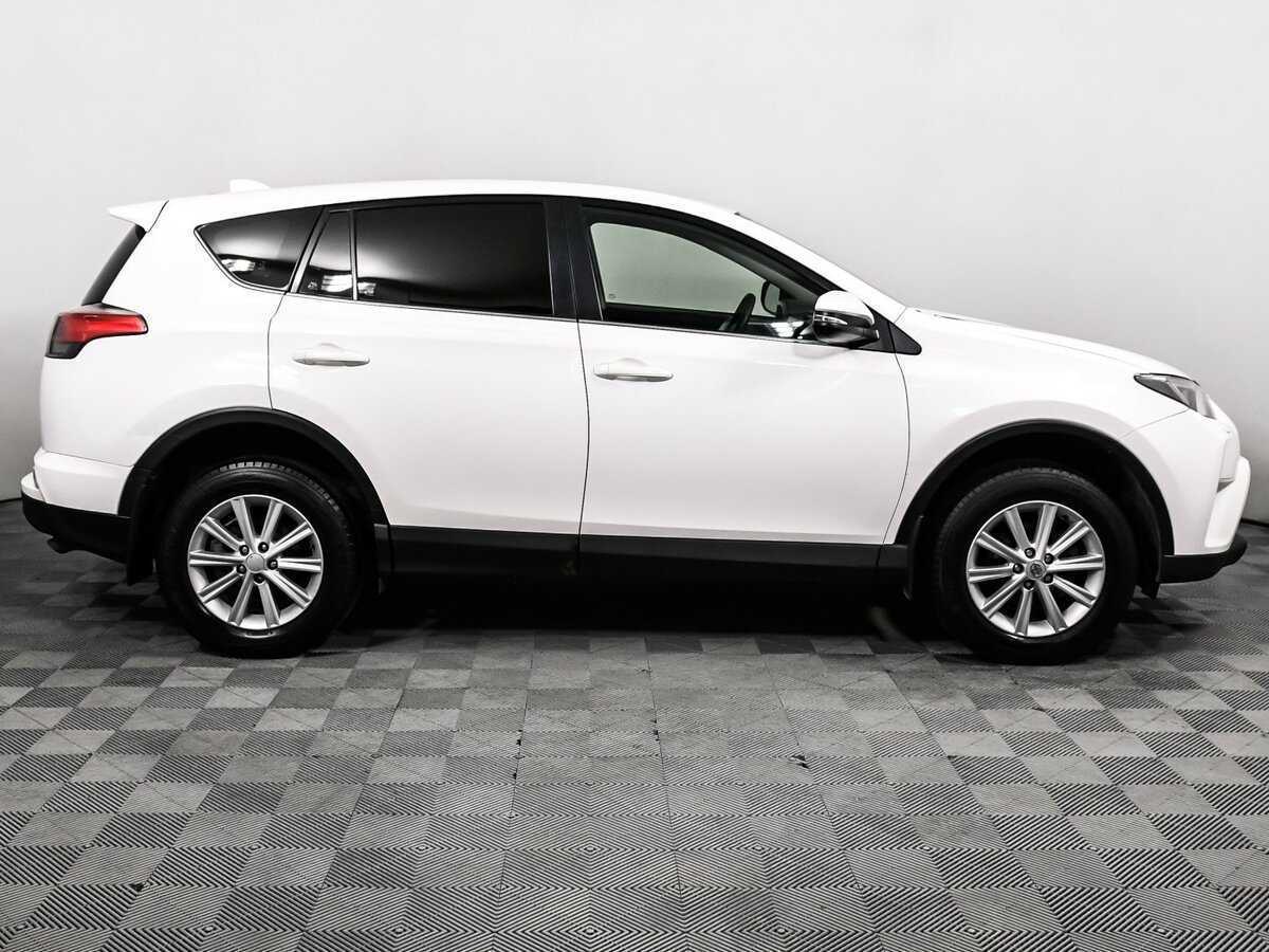 Toyota RAV4 с пробегом — 2017 год. Фото: #2