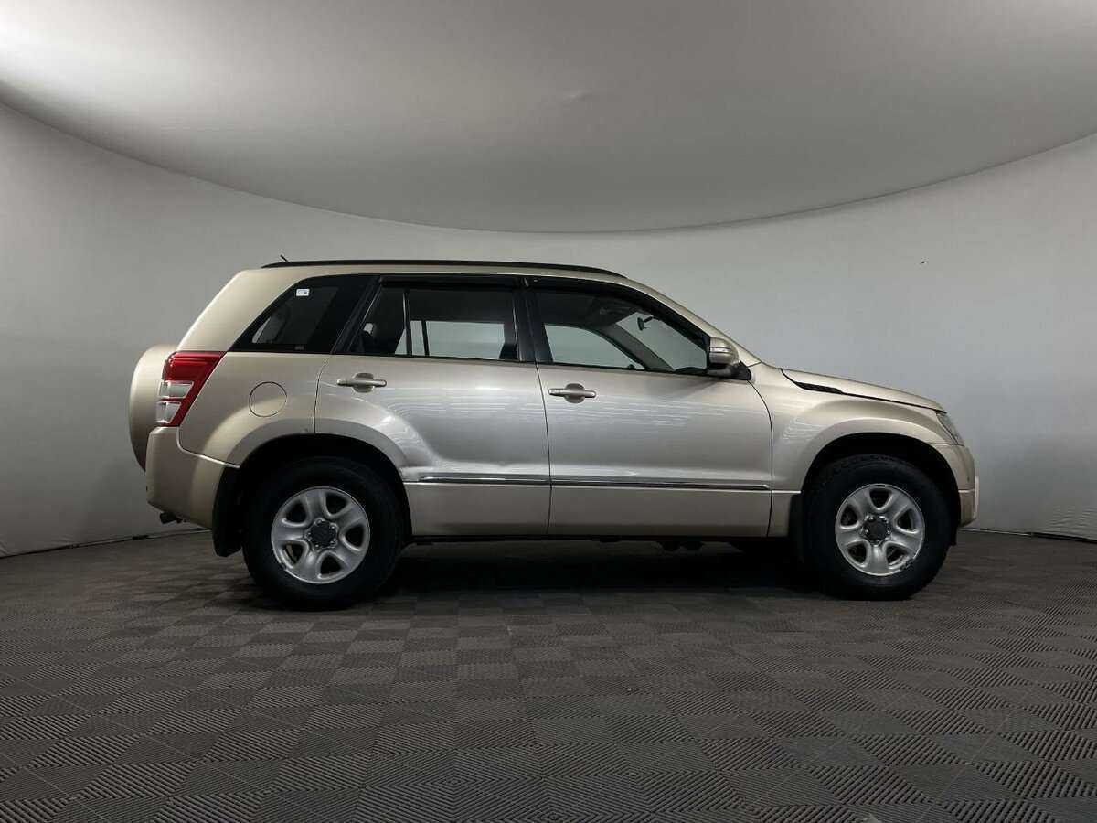 Suzuki Grand Vitara с пробегом — 2010 год. Фото: #3