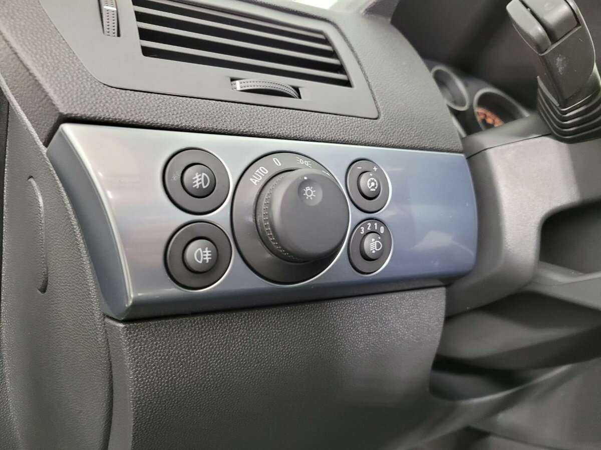 Opel Astra с пробегом — 2012 год. Фото: #8