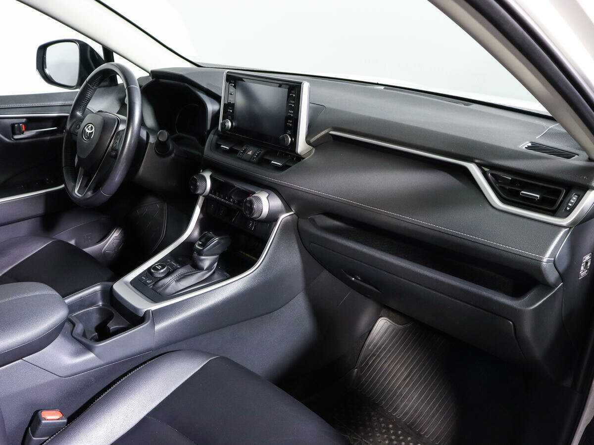 Toyota RAV4 с пробегом — 2020 год. Фото: #6