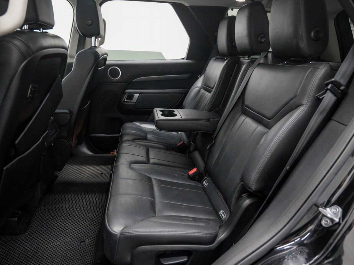Land Rover Discovery с пробегом — 2017 год. Фото: #11
