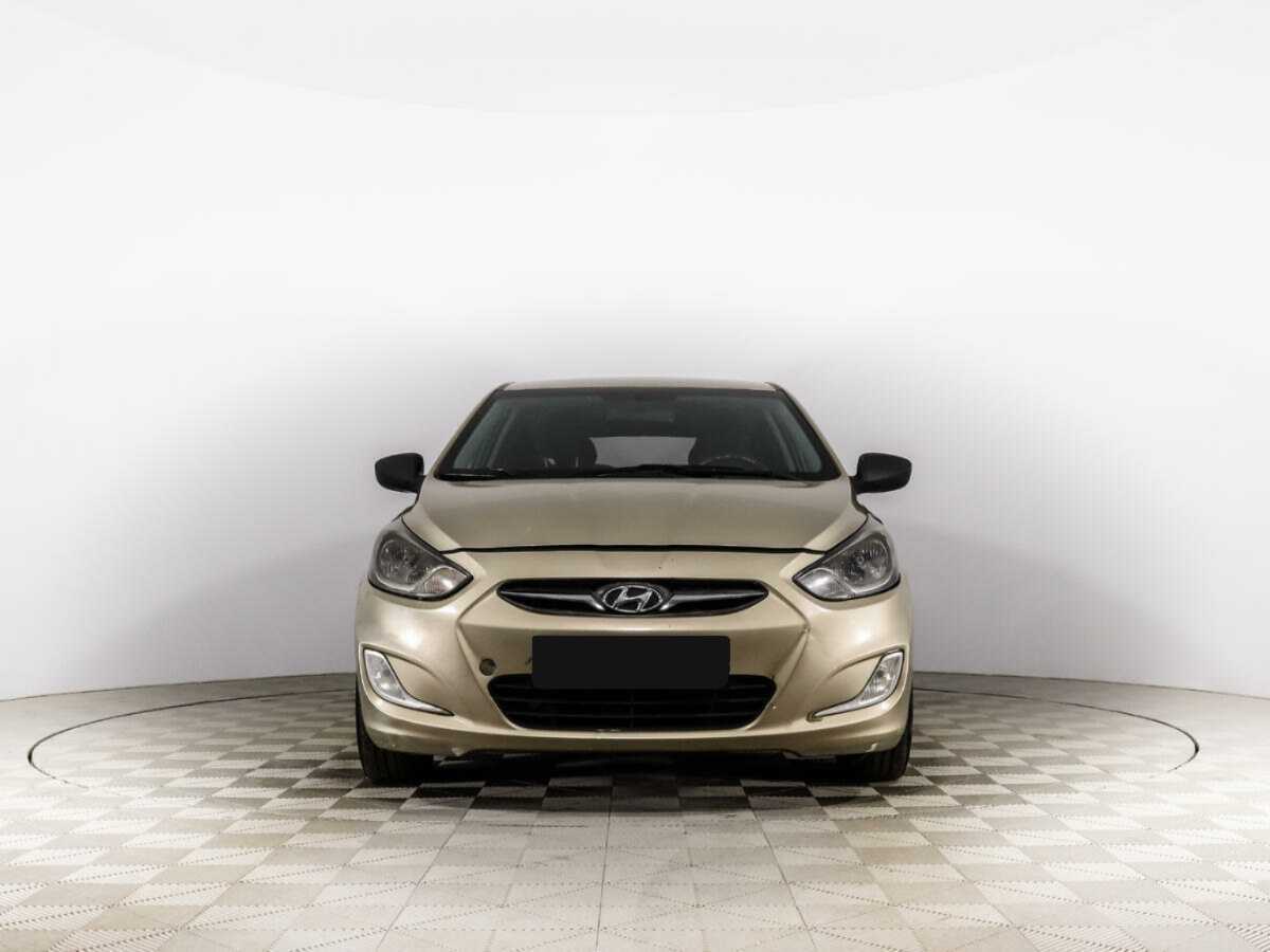 Hyundai Solaris с пробегом — 2013 год. Фото: #1