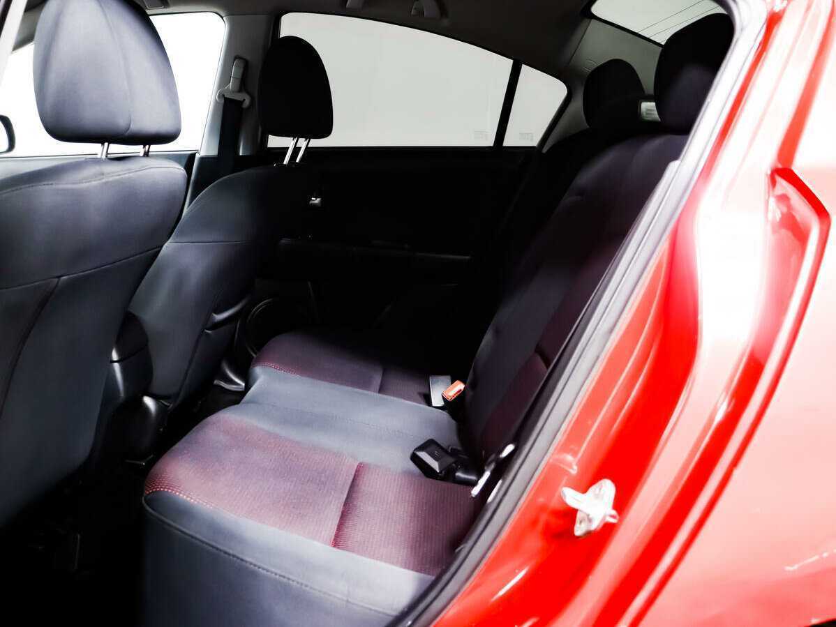 Mazda 3 с пробегом — 2005 год. Фото: #9