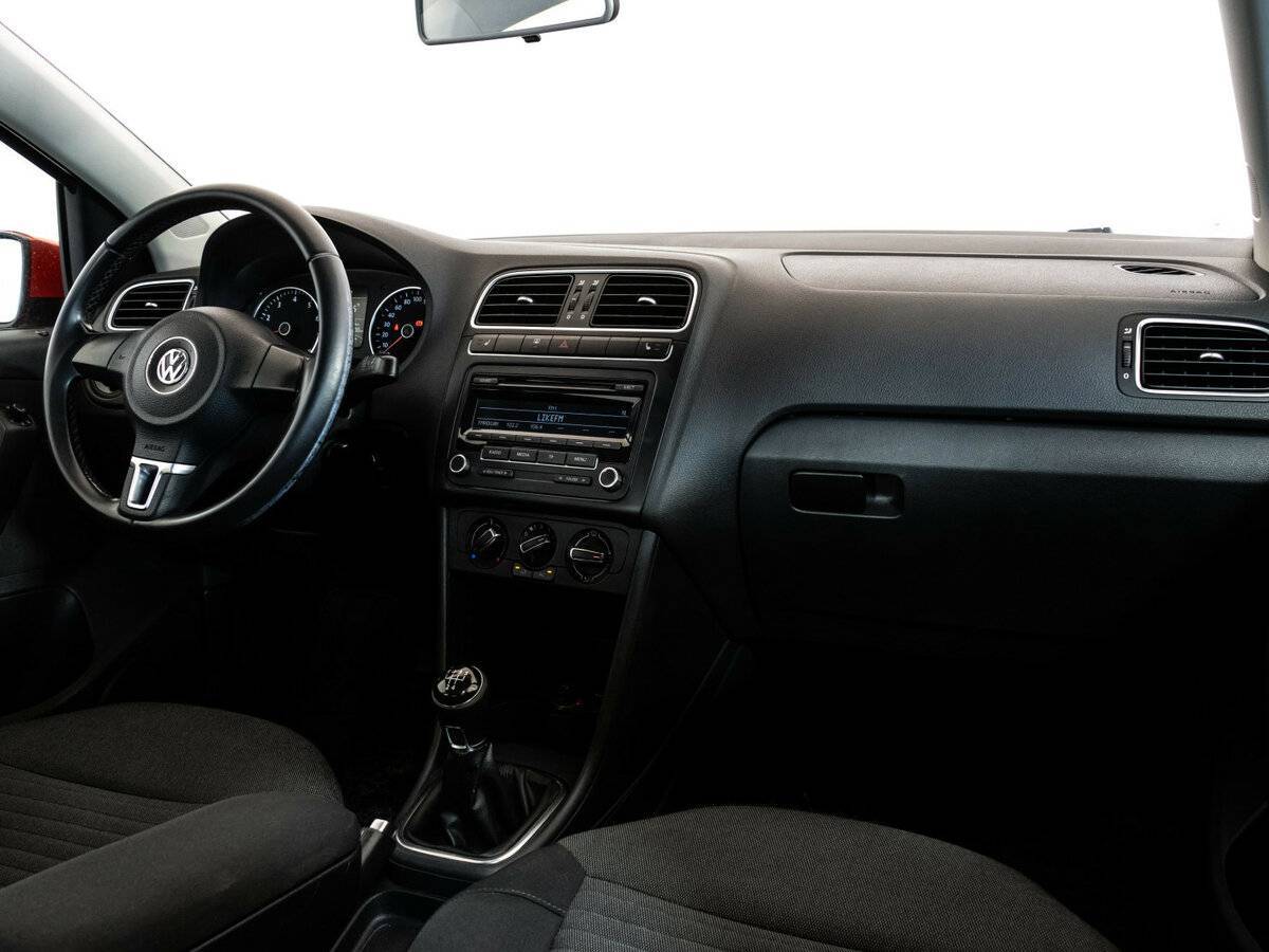 Volkswagen Polo с пробегом — 2013 год. Фото: #8