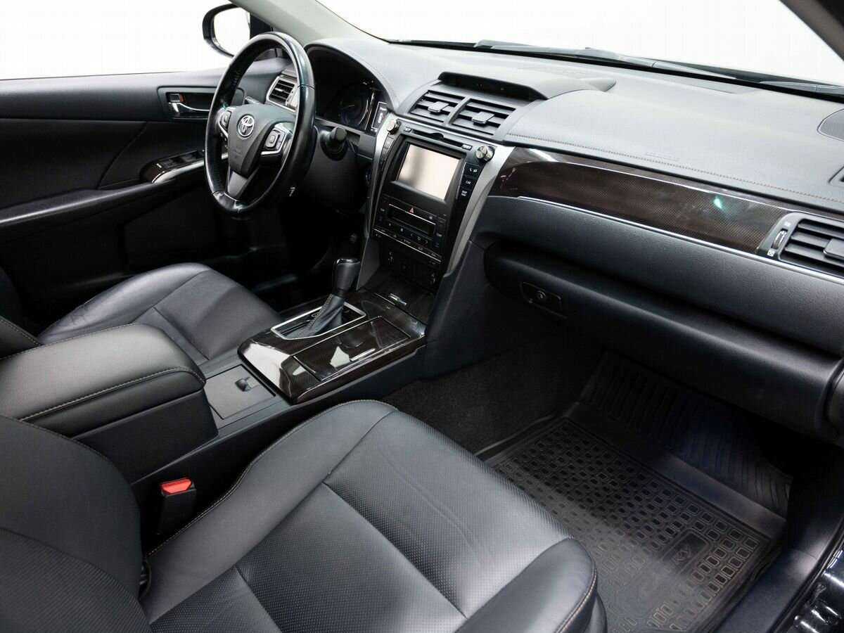 Toyota Camry с пробегом — 2018 год. Фото: #13