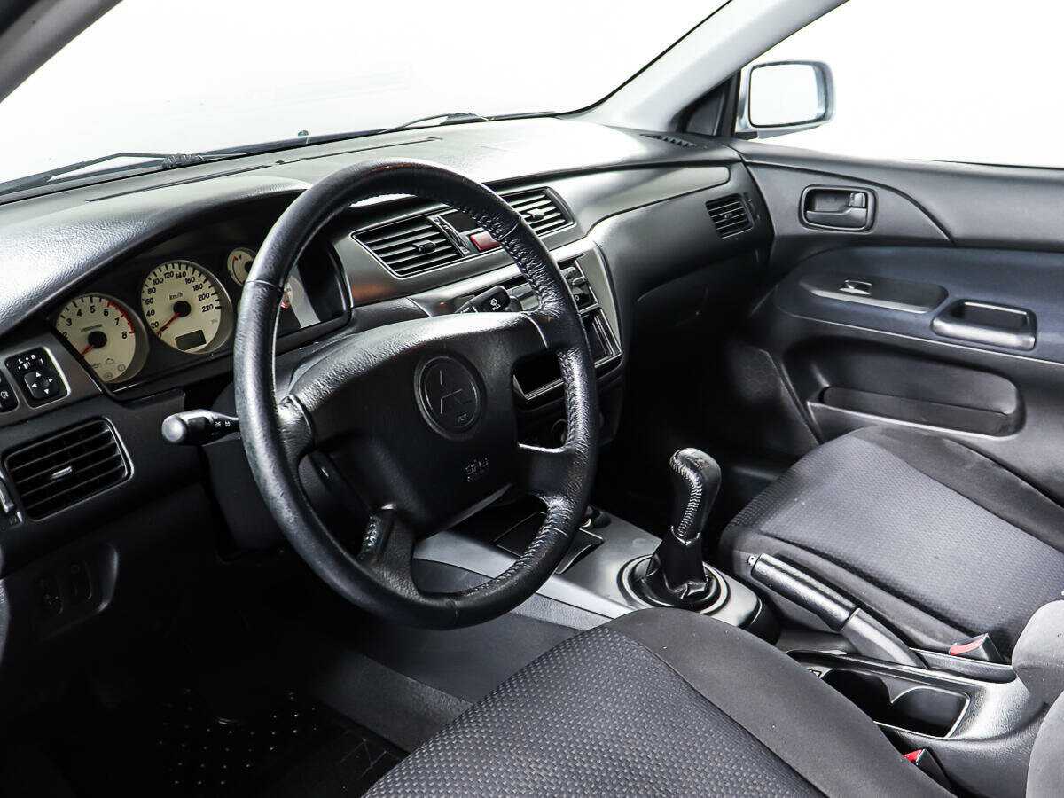 Mitsubishi Lancer с пробегом — 2005 год. Фото: #12