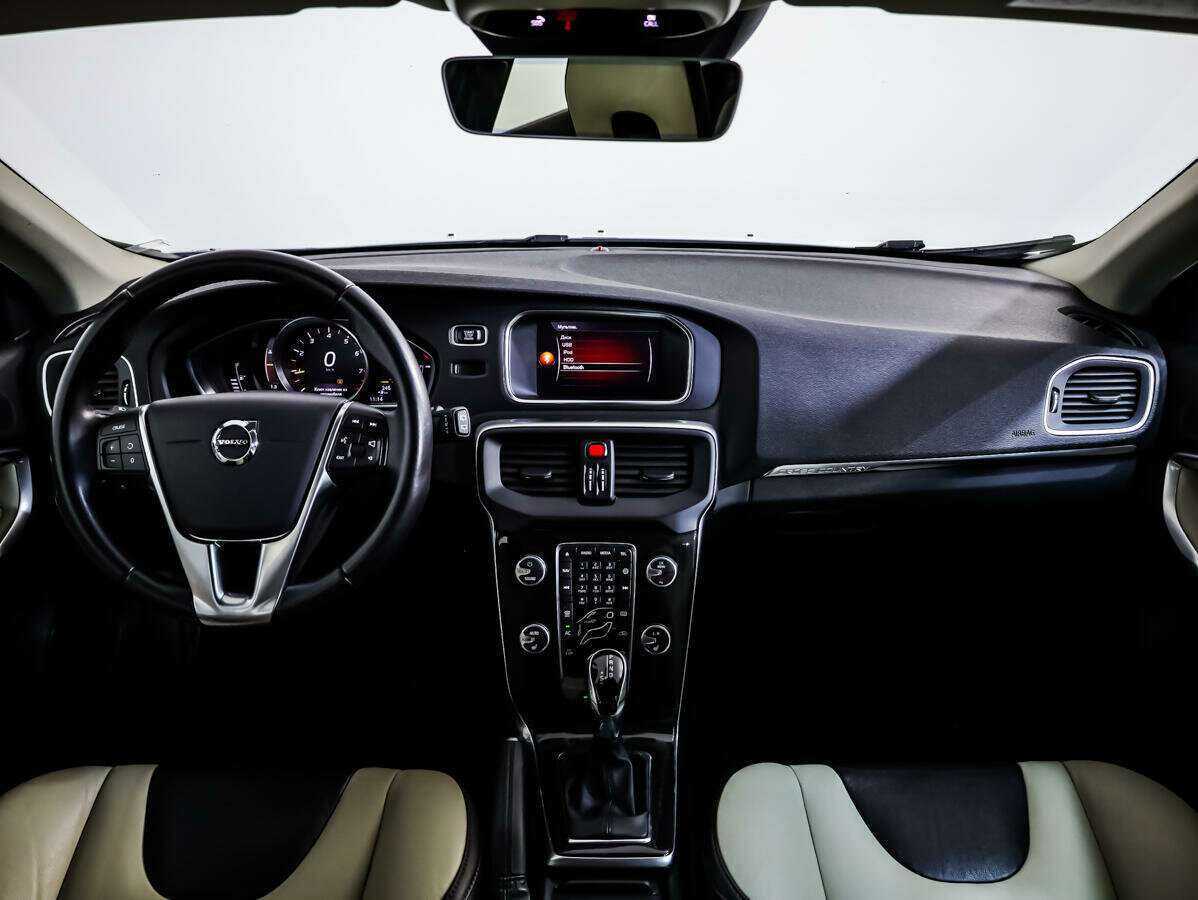 Volvo V40 Cross Country с пробегом — 2018 год. Фото: #6