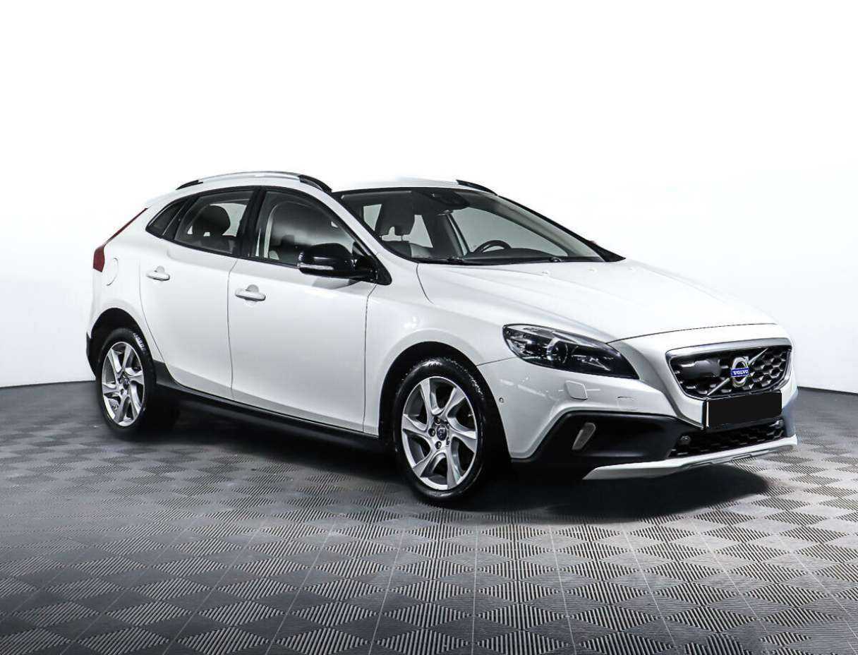 Volvo V40 Cross Country с пробегом — 2013 год. Фото: #2
