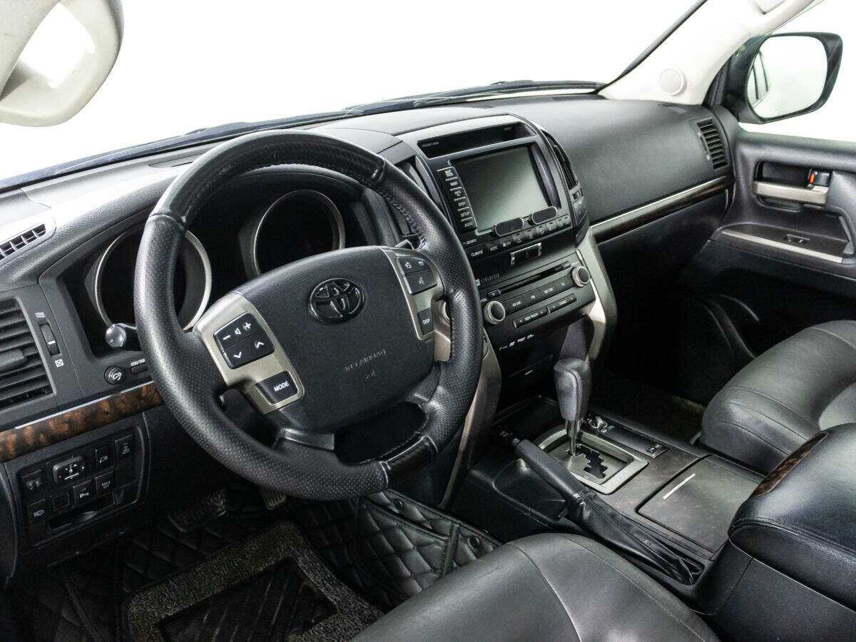 Toyota Land Cruiser с пробегом — 2010 год. Фото: #10