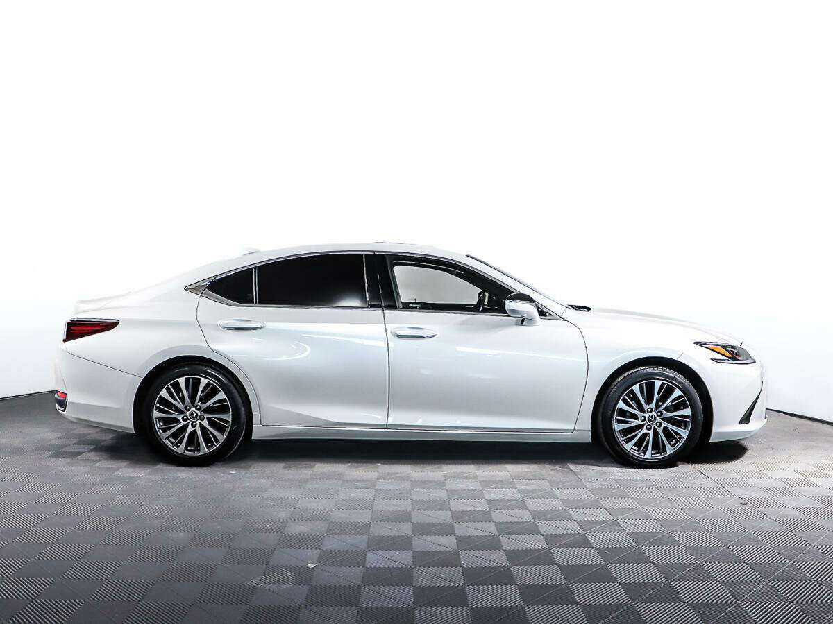 Lexus ES с пробегом — 2019 год. Фото: #3