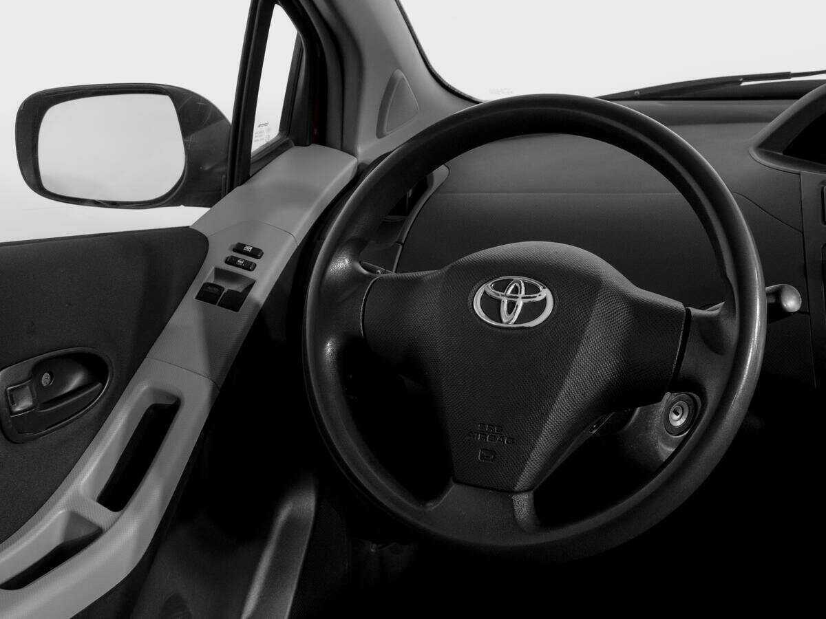 Toyota Yaris с пробегом — 2010 год. Фото: #13