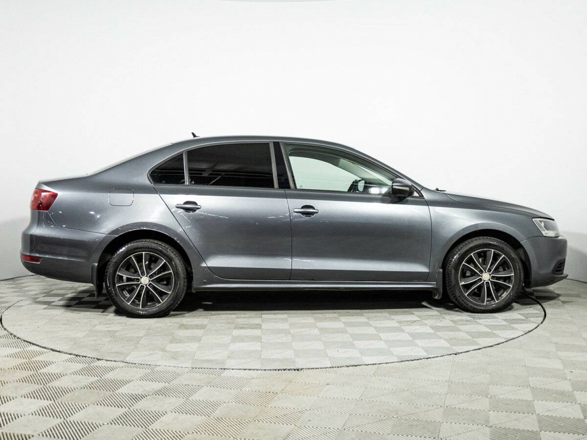 Volkswagen Jetta с пробегом — 2011 год. Фото: #3