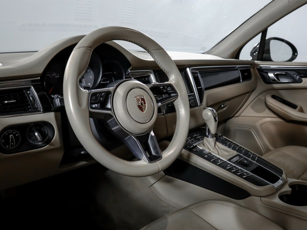 Porsche Macan с пробегом — 2014 год. Фото: #11