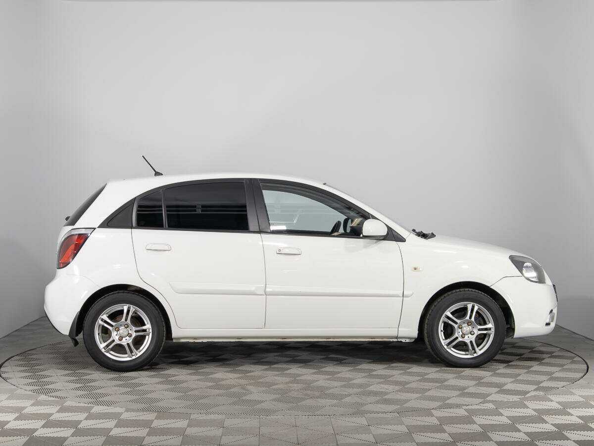 Kia Rio с пробегом — 2011 год. Фото: #3