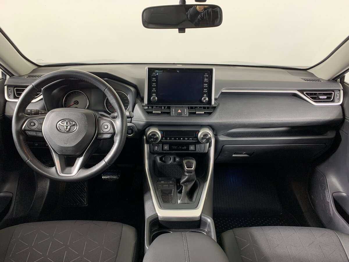Toyota RAV4 с пробегом — 2020 год. Фото: #9