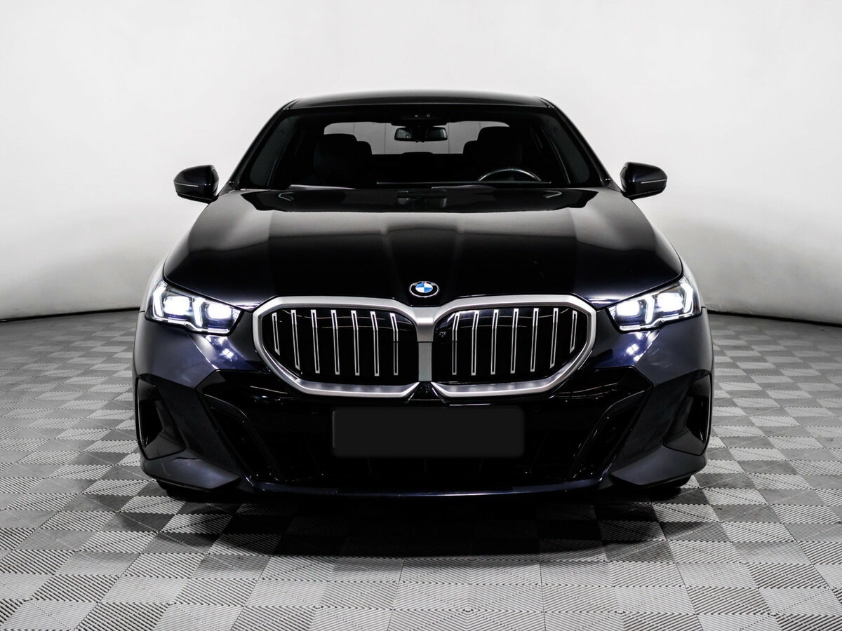 BMW 5 серии с пробегом — 2023 год. Фото: #1