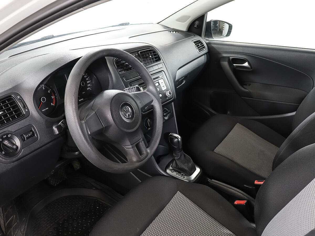 Volkswagen Polo с пробегом — 2010 год. Фото: #11