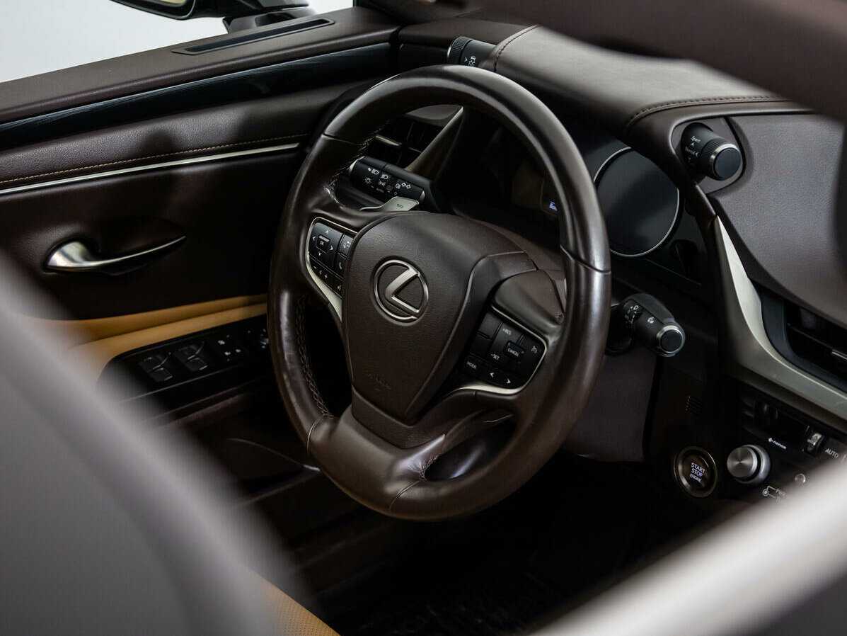Lexus ES с пробегом — 2020 год. Фото: #28