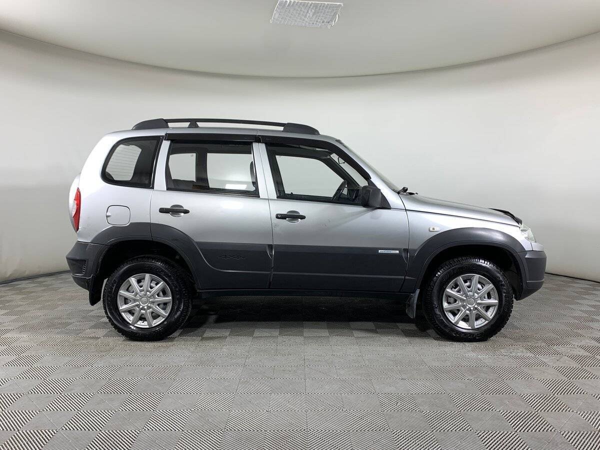 Chevrolet Niva с пробегом — 2011 год. Фото: #3