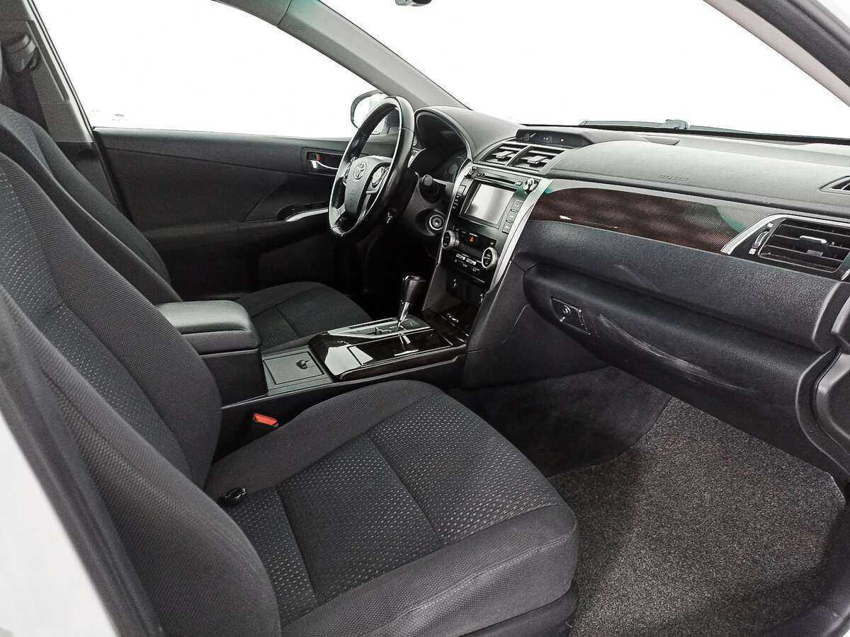 Toyota Camry с пробегом — 2014 год. Фото: #8