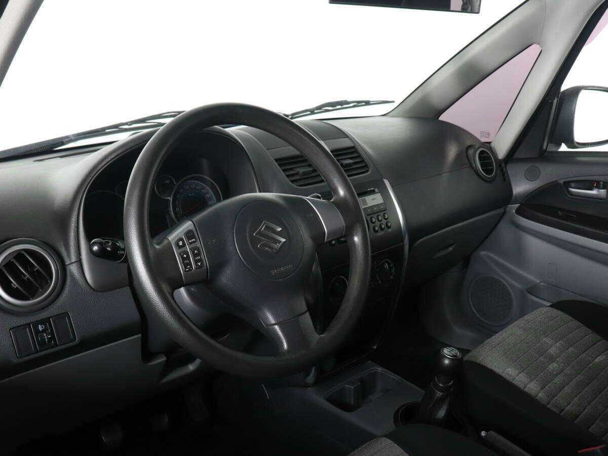 Suzuki SX4 с пробегом — 2010 год. Фото: #4
