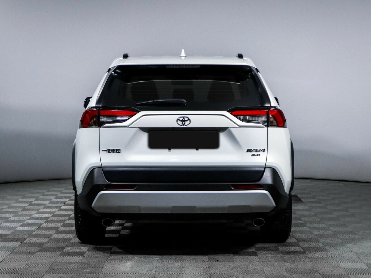Toyota RAV4 с пробегом — 2024 год. Фото: #5