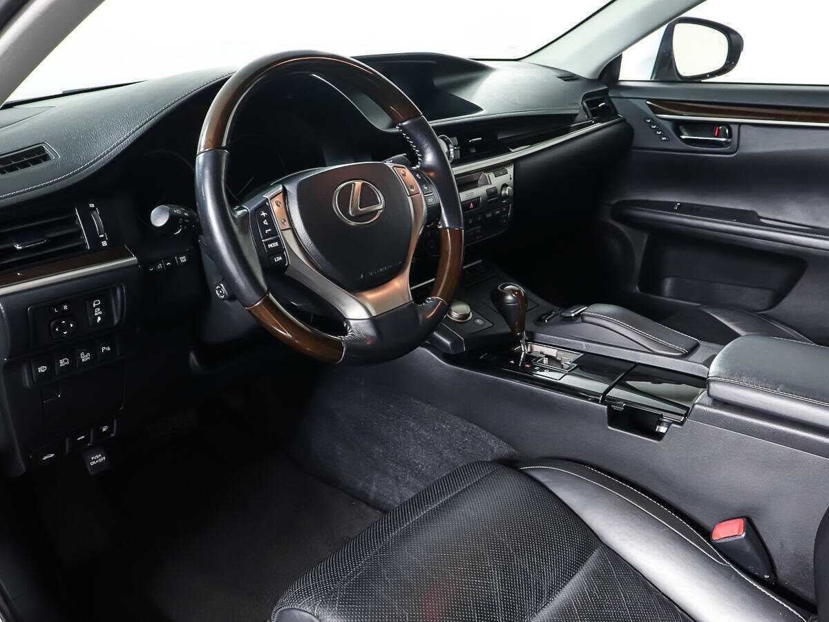 Lexus ES с пробегом — 2014 год. Фото: #12