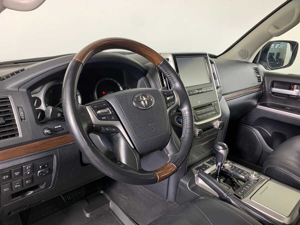 Toyota Land Cruiser с пробегом — 2018 год. Фото: #11