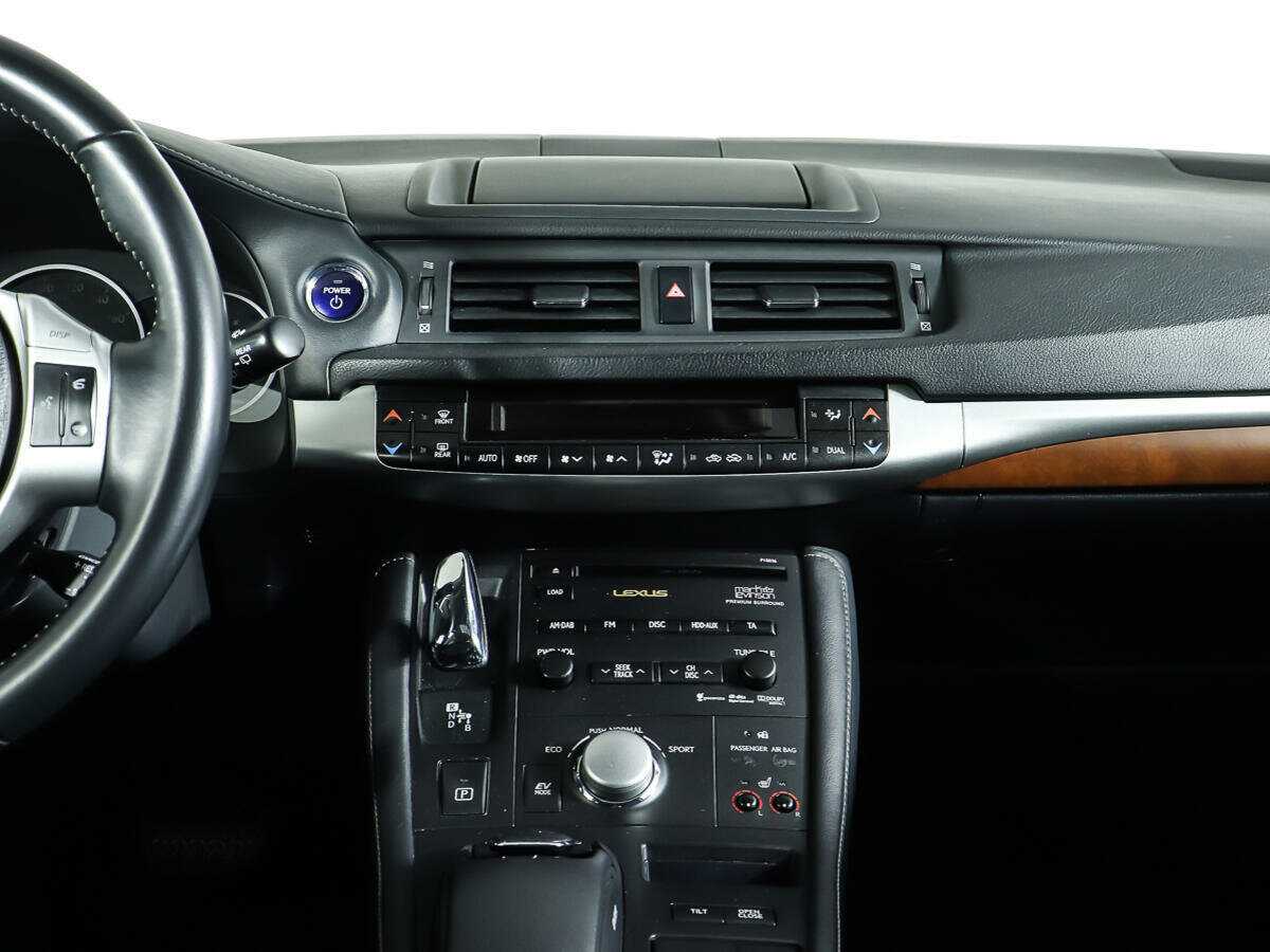 Lexus CT с пробегом — 2011 год. Фото: #10
