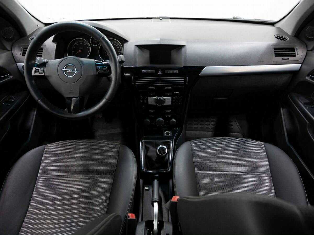 Opel Astra с пробегом — 2010 год. Фото: #10