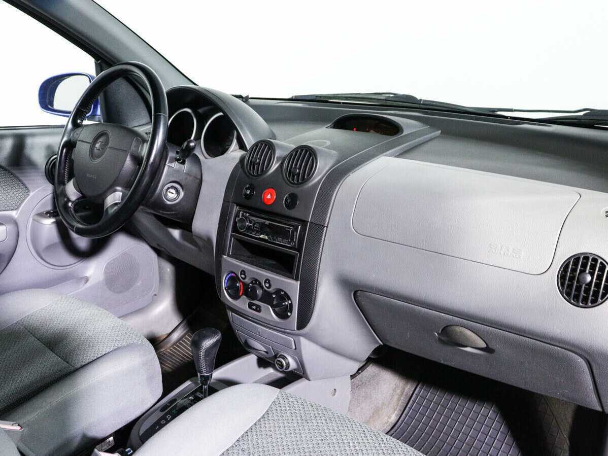 Chevrolet Aveo с пробегом — 2005 год. Фото: #8