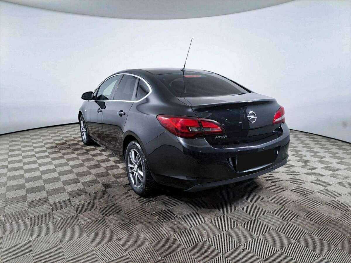 Opel Astra с пробегом — 2014 год. Фото: #6