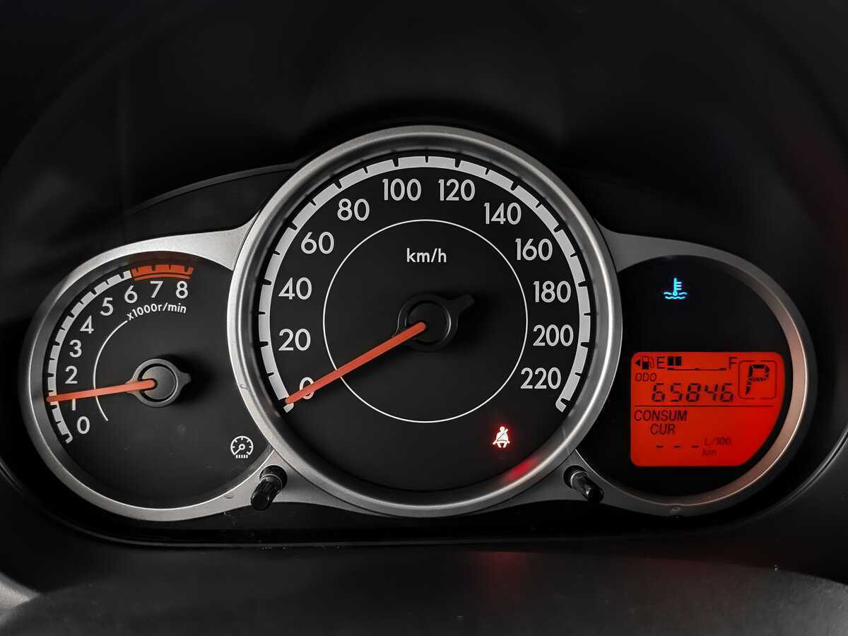 Mazda 2 с пробегом — 2013 год. Фото: #10