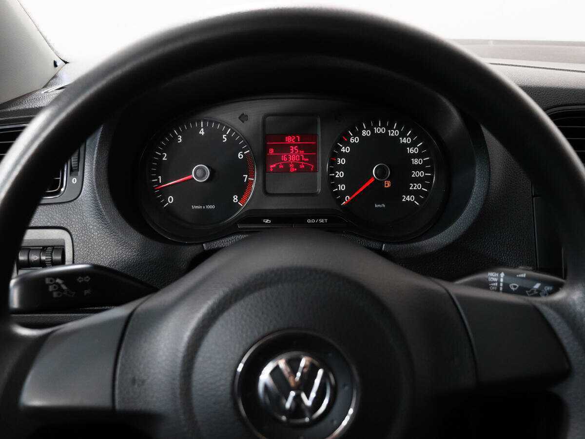 Volkswagen Polo с пробегом — 2011 год. Фото: #10