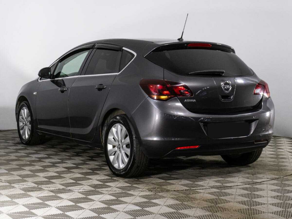 Opel Astra с пробегом — 2012 год. Фото: #6
