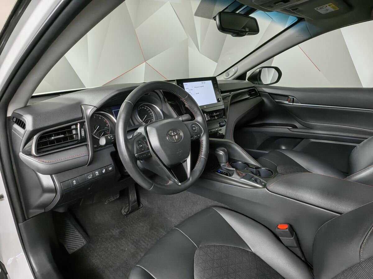 Toyota Camry с пробегом — 2021 год. Фото: #13