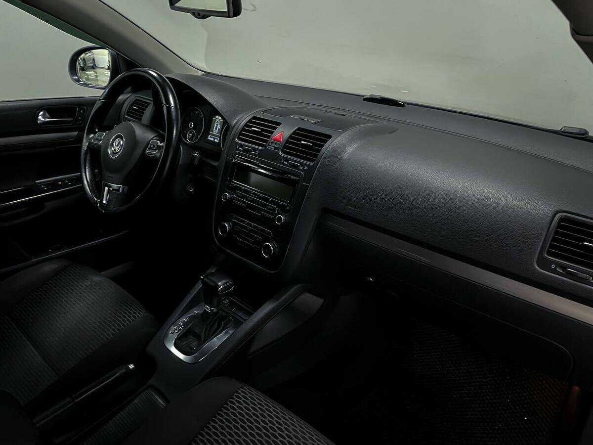 Volkswagen Jetta с пробегом — 2009 год. Фото: #10