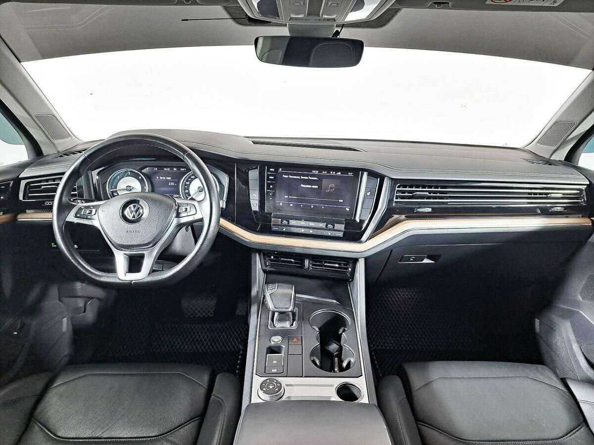 Volkswagen Touareg с пробегом — 2018 год. Фото: #11