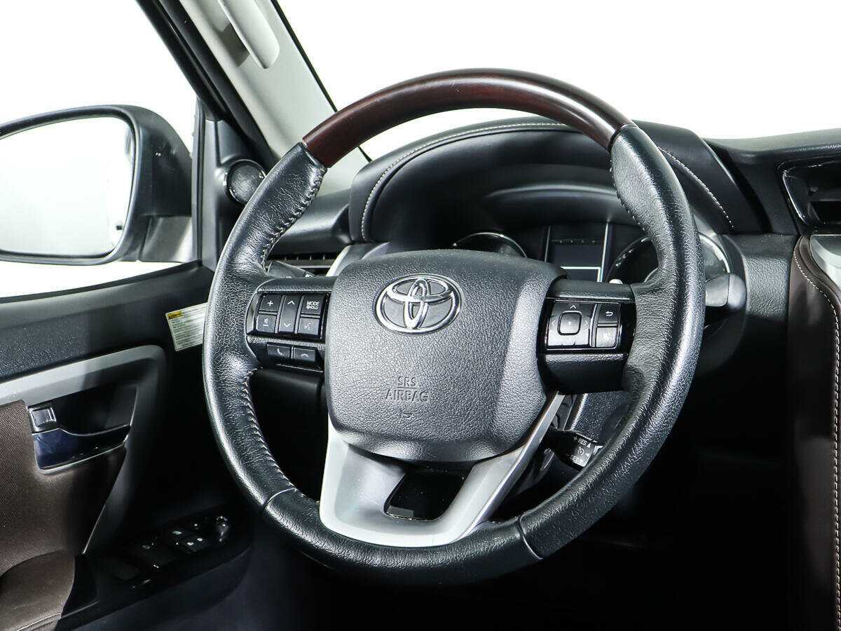 Toyota Fortuner с пробегом — 2017 год. Фото: #13
