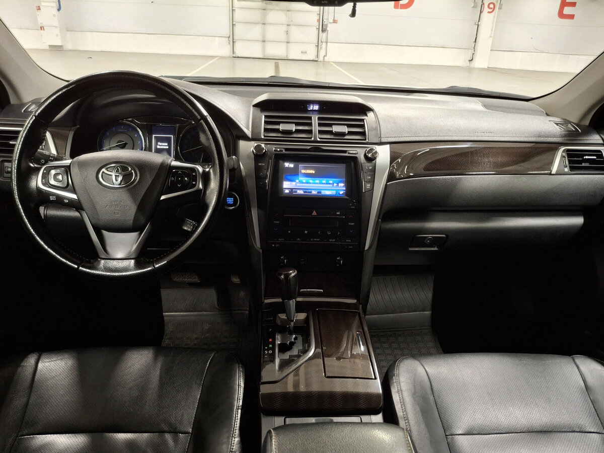 Toyota Camry с пробегом — 2015 год. Фото: #13