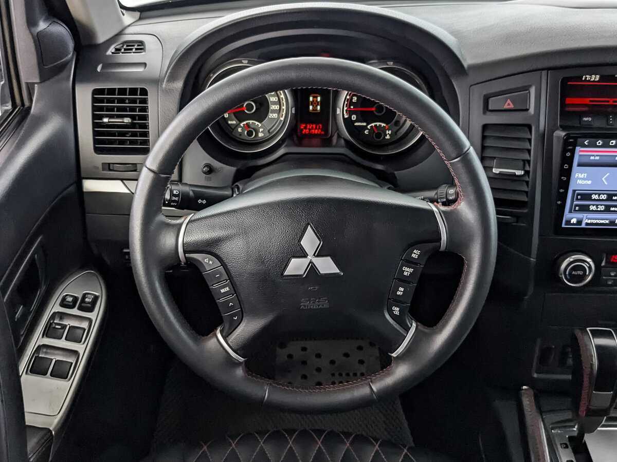 Mitsubishi Pajero с пробегом — 2011 год. Фото: #17