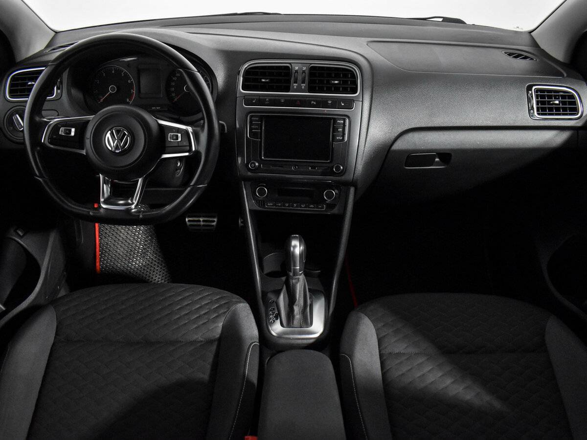 Volkswagen Polo с пробегом — 2018 год. Фото: #13
