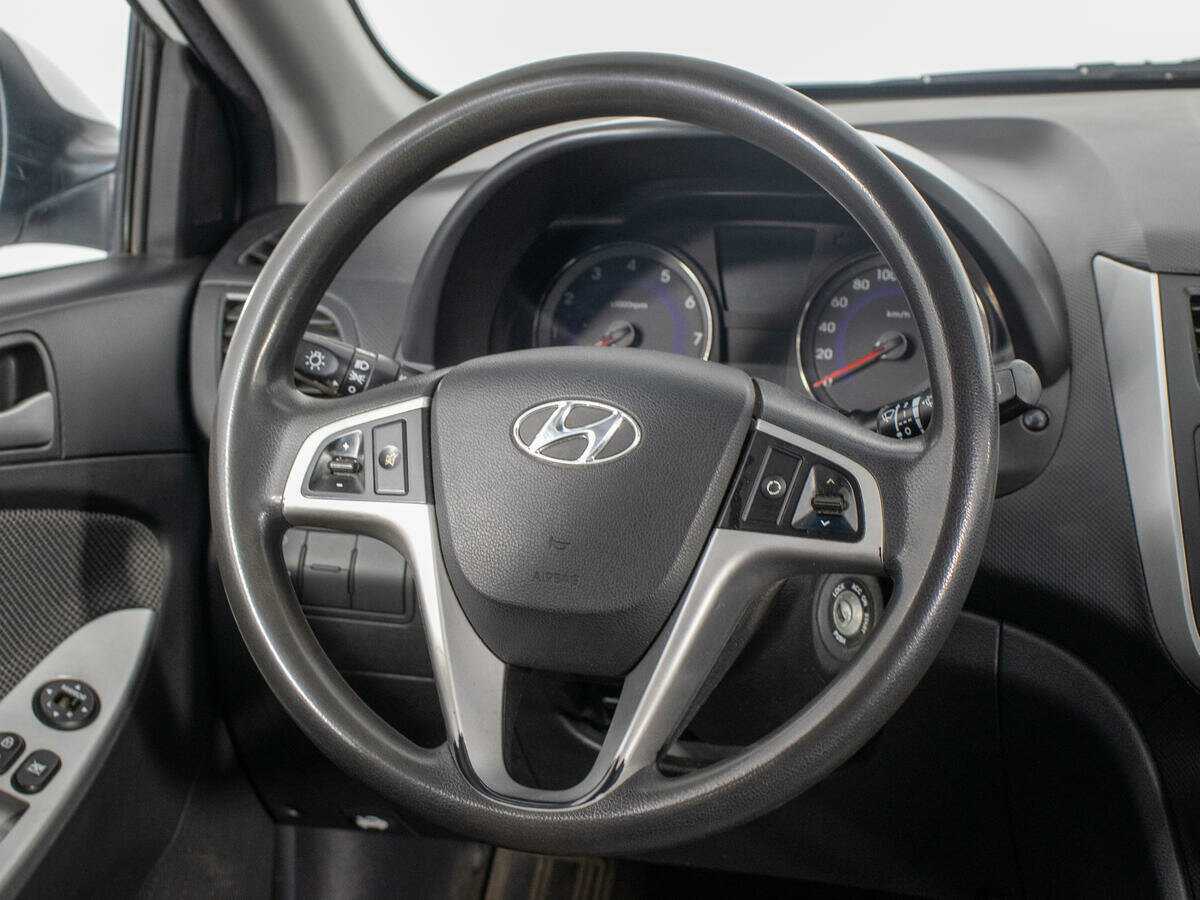 Hyundai Solaris с пробегом — 2014 год. Фото: #14