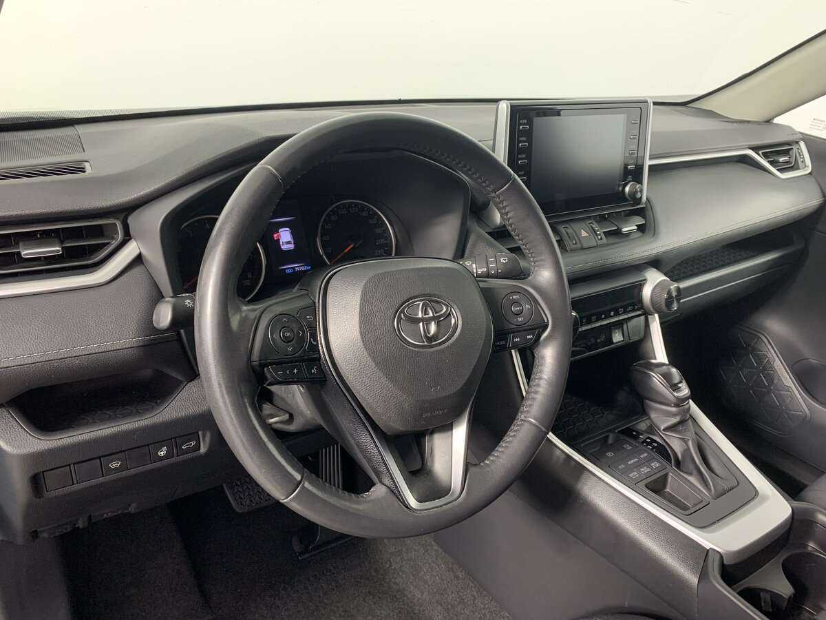 Toyota RAV4 с пробегом — 2021 год. Фото: #15