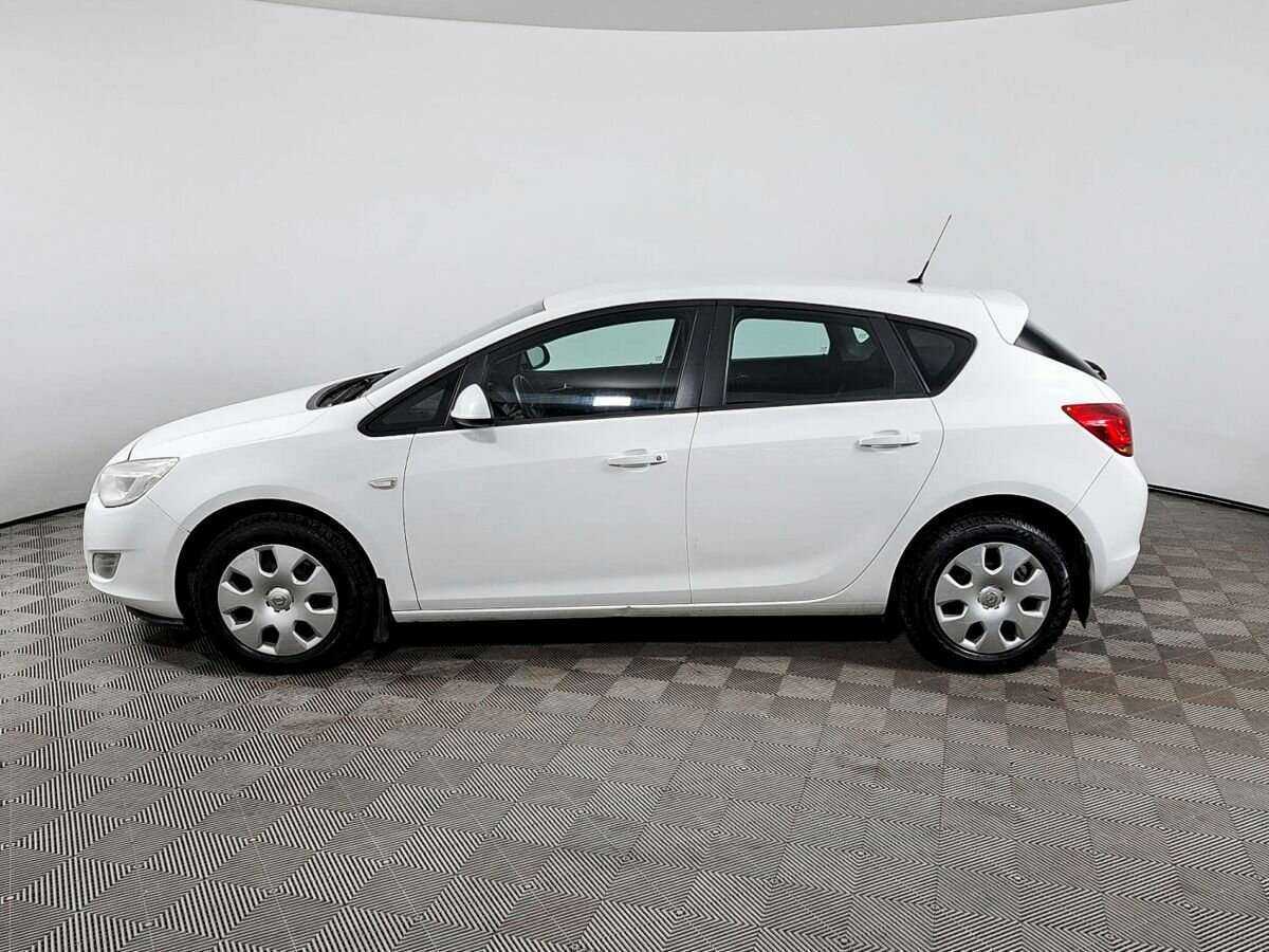 Opel Astra с пробегом — 2011 год. Фото: #7