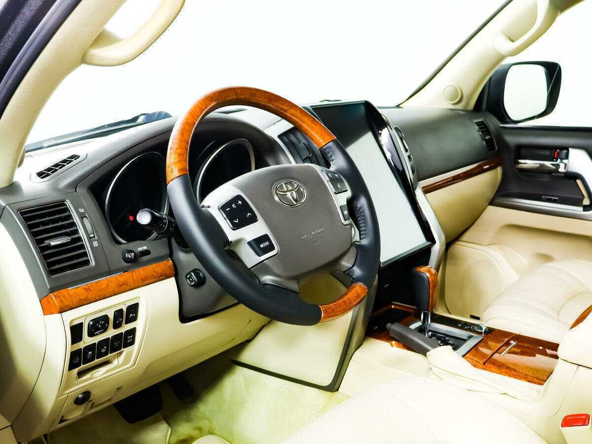 Toyota Land Cruiser с пробегом — 2012 год. Фото: #13