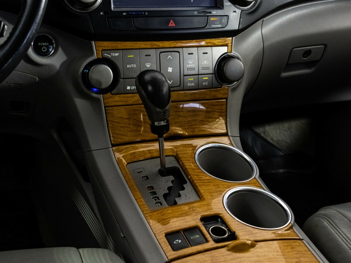 Toyota Highlander с пробегом — 2007 год. Фото: #9