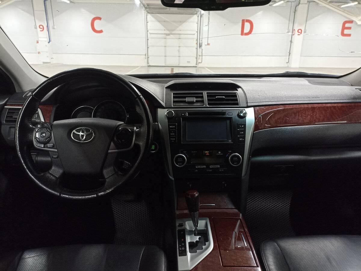 Toyota Camry с пробегом — 2014 год. Фото: #13