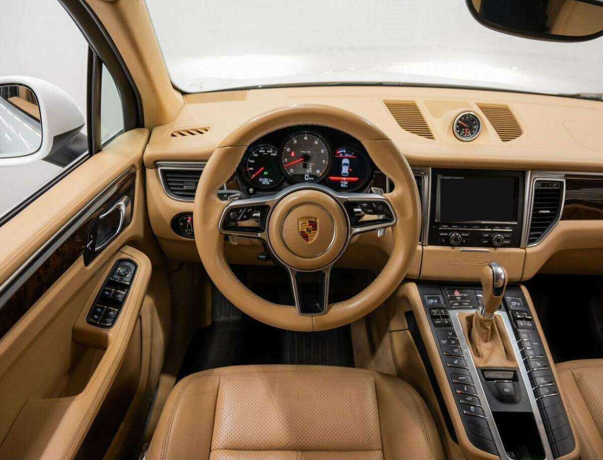 Porsche Macan с пробегом — 2014 год. Фото: #9