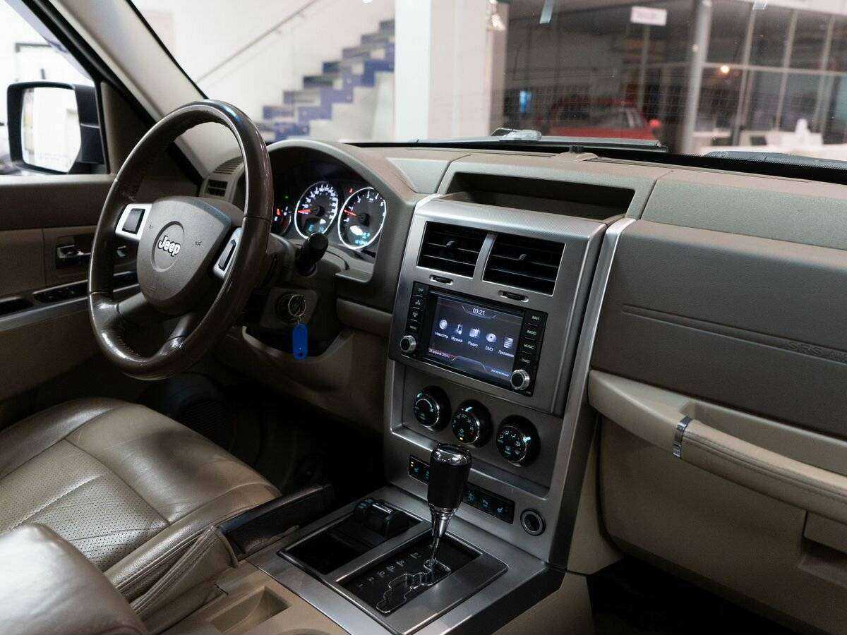 Jeep Cherokee с пробегом — 2010 год. Фото: #16